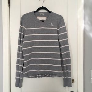 Abercrombie & Fitch grey and white sweater